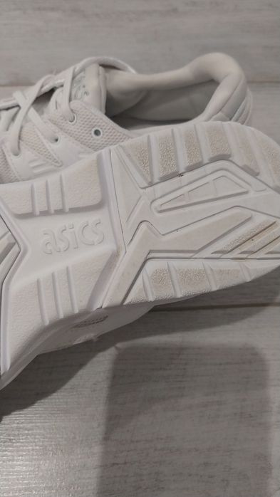 Кецове Guess и ASICS 32 номер