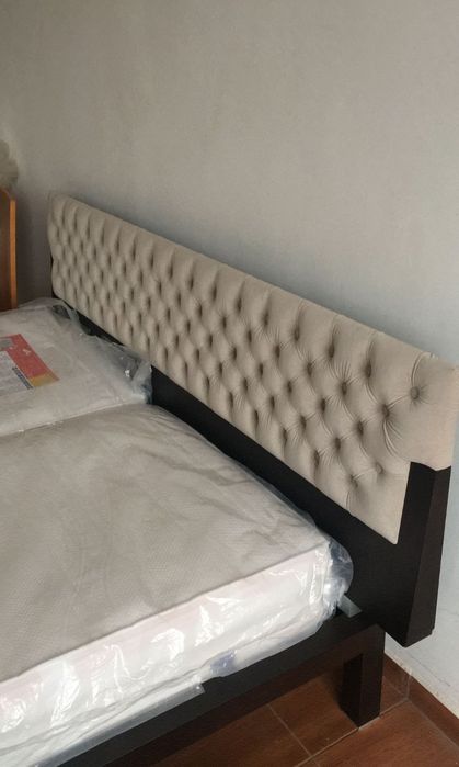 Vând paturi matrimoniale aduse din italia  ramase de la un hotel