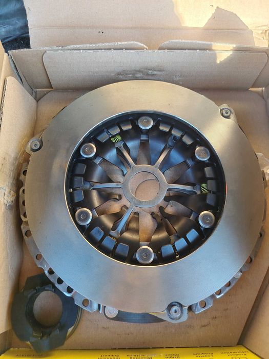 Чисто нов комплект съединител на LuK VW Golf 5  1.9 TDI