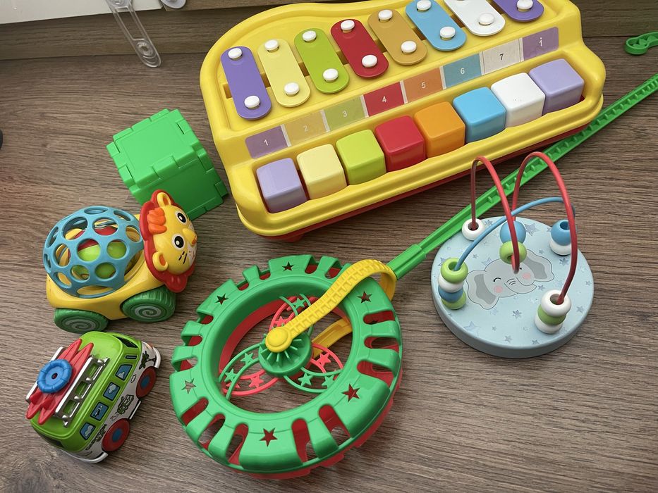 Лот играчки за момче и момиче