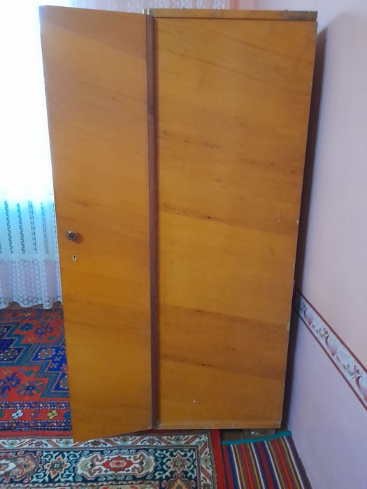 Аввалги кувватли  шкаф жуда яхши  холатда  сакланган