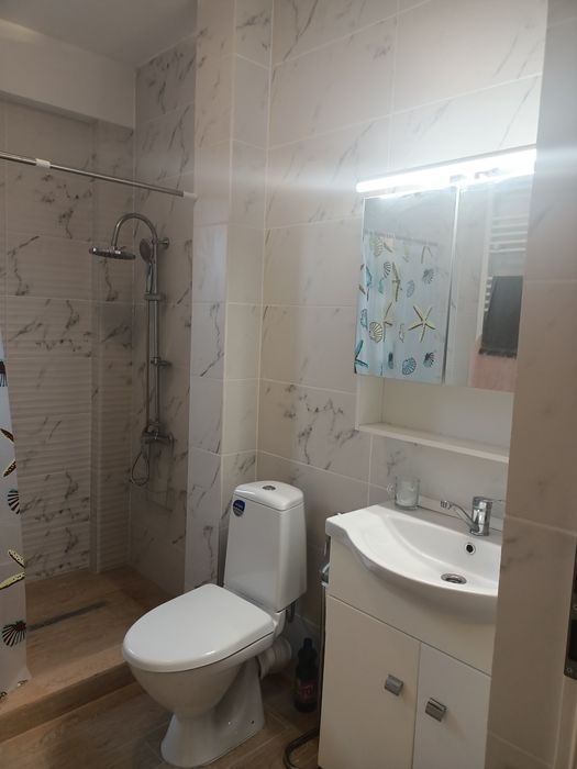 Închiriez apartament 3 camere zona Ford