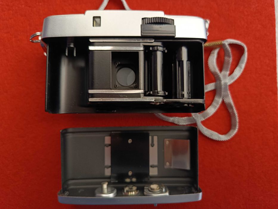 Полукадровый плёночный фотоаппарат олимпус