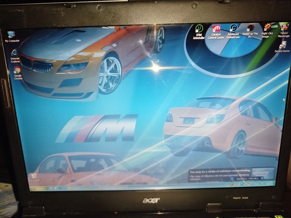 Vand laptop acer pe stil vechi cu melodii puse de mine pe el se aude tare laptopul