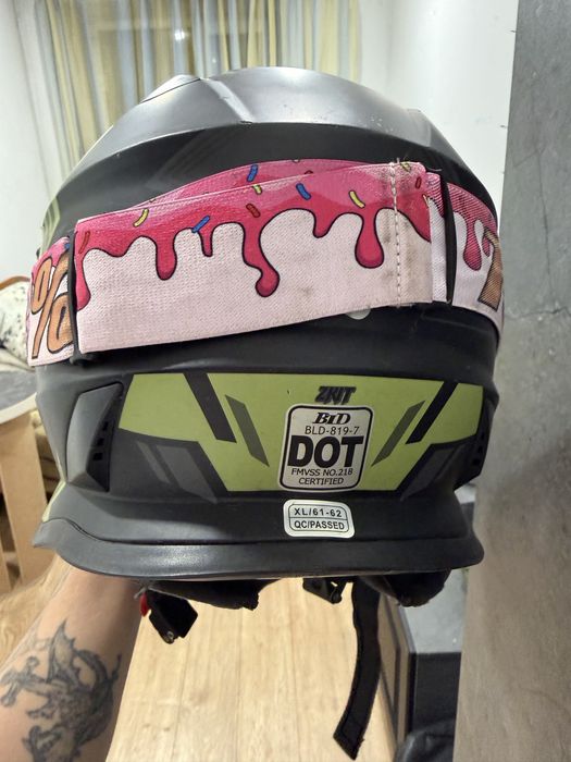 Продаю мотошлем с очками