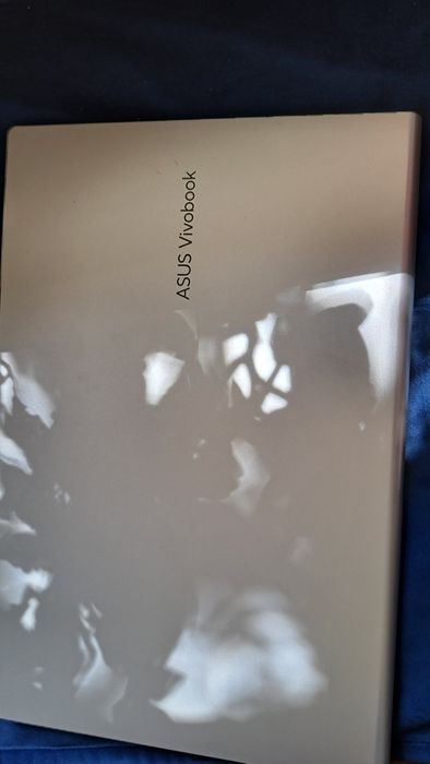ASUS.   Vivobook
