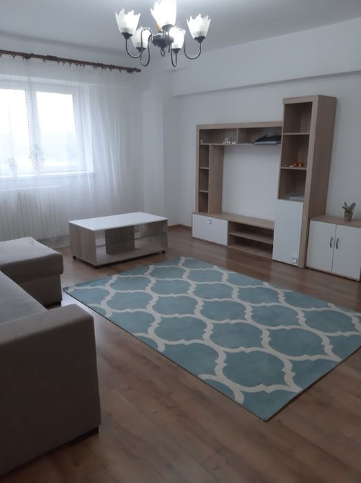 Inchiriez apartament 2 camere decomandat  zona Parcul Sebastian