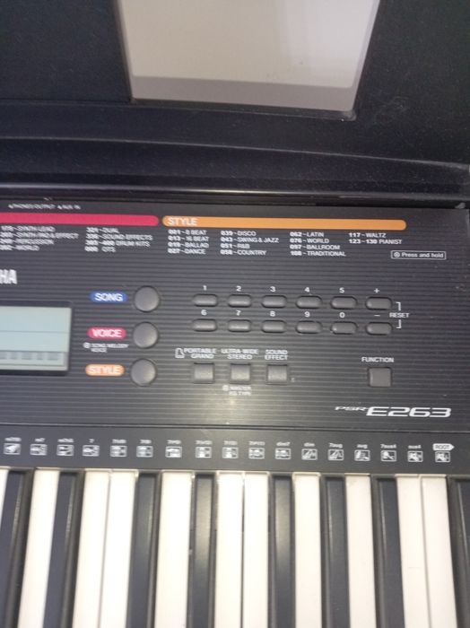 Yamaha PSR263 синтезатор