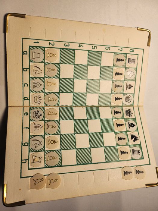 шах : дървен 48х48см +табла и пирогфафиран р-р 34х34 см, к-ти с фигури