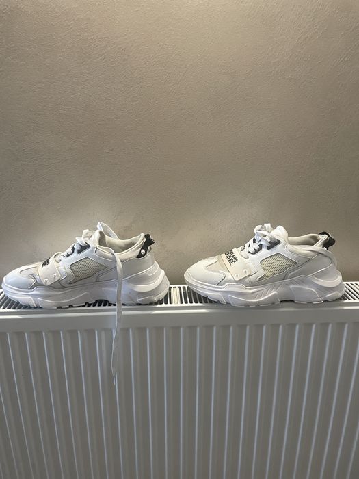 Versace jeans couture adidasi