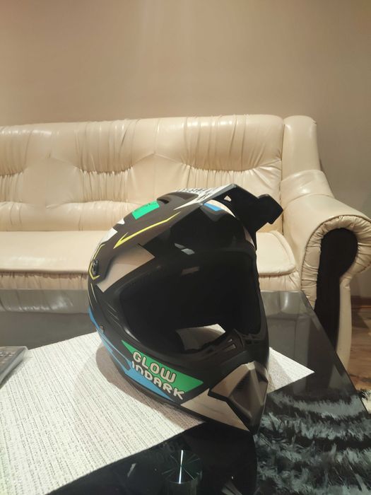 Продавам каска в добро състояние