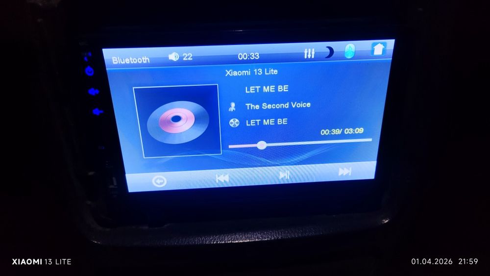 продаётся автомагнитола в хорошом состаяние