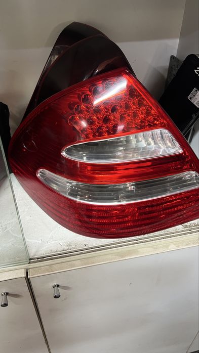 Задний левый фонарь Мерседес W211