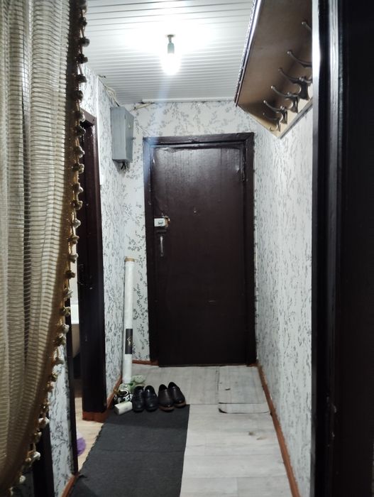 Сдается 1ком на спутнике8 2этаж 2этажки  с удобствами с мебелью агенст