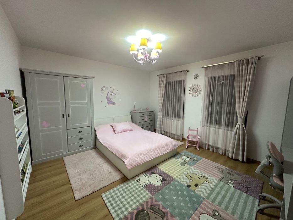 Casa tip duplex in Floresti, zona Terra