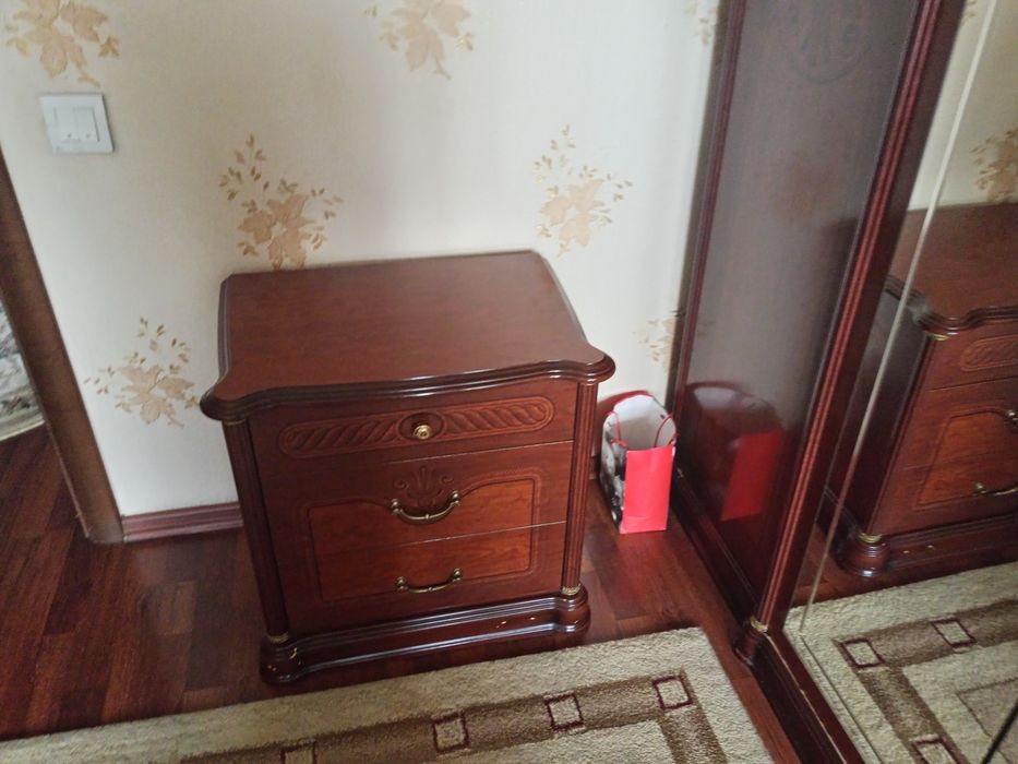 Продам спальный гарнитур