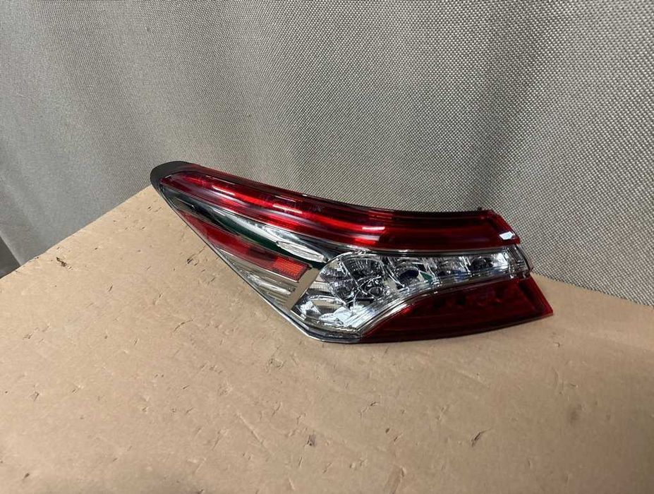 Фонарь (наружный Led) левый Toyota Camry V70