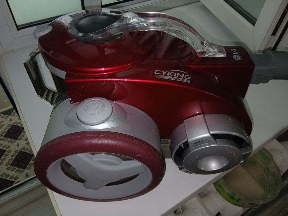 Продаю мощный пылесос