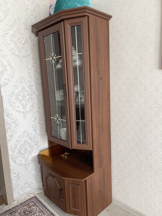 Стеллажи в гостиную