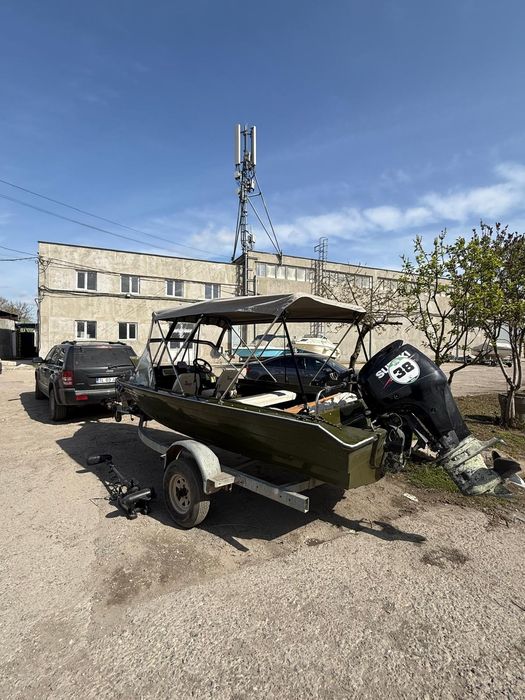 Ambarcațiune forward 535