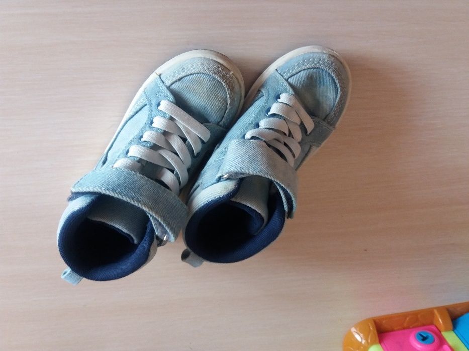 спортни дънкови кецове и ботички от кожа 25лв размер 23