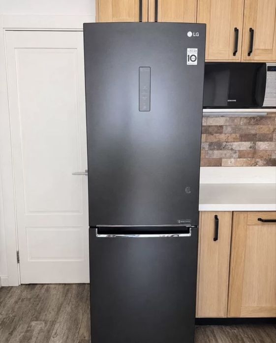 Холодильник LG черный