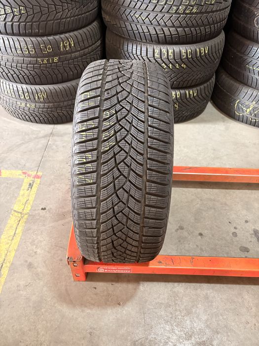 Anvelope iarna 235/45/17 GoodYear UltraGrip Performance 235 45 17 R 17