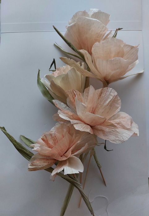 Ръчно изработени цветя за украса от естествени материали