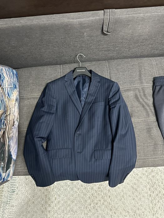 Продам темно синий костюм