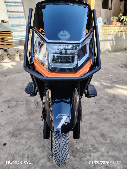 Skuter elektron yangi