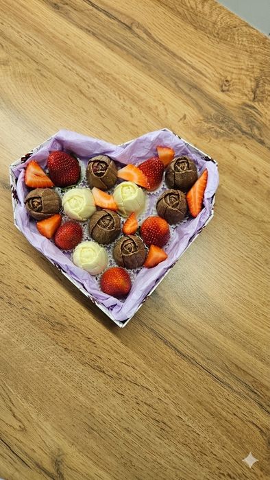 Клубника в шоколаде ввиде цветов