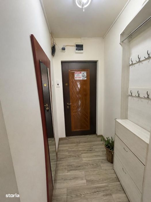 Apartament cu 3 camere de vanzare, zona Cetate