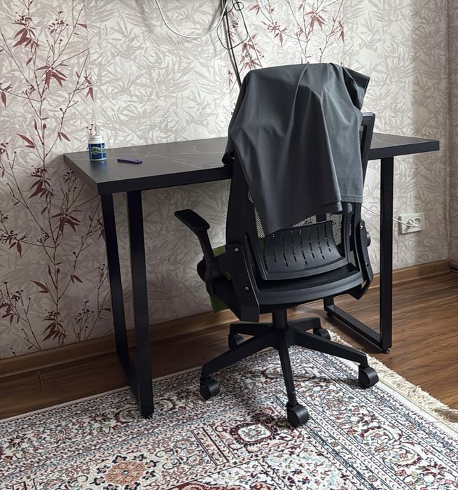 Продам компьютерный стол