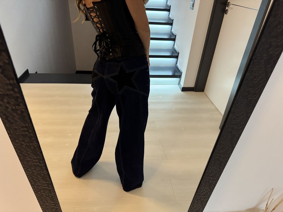 Jeansi stele pe fund