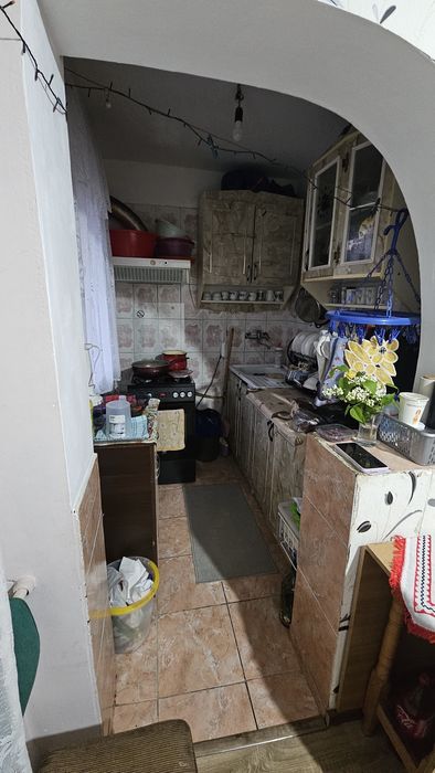 Vând apartament 3 camere zona Valea Roșie