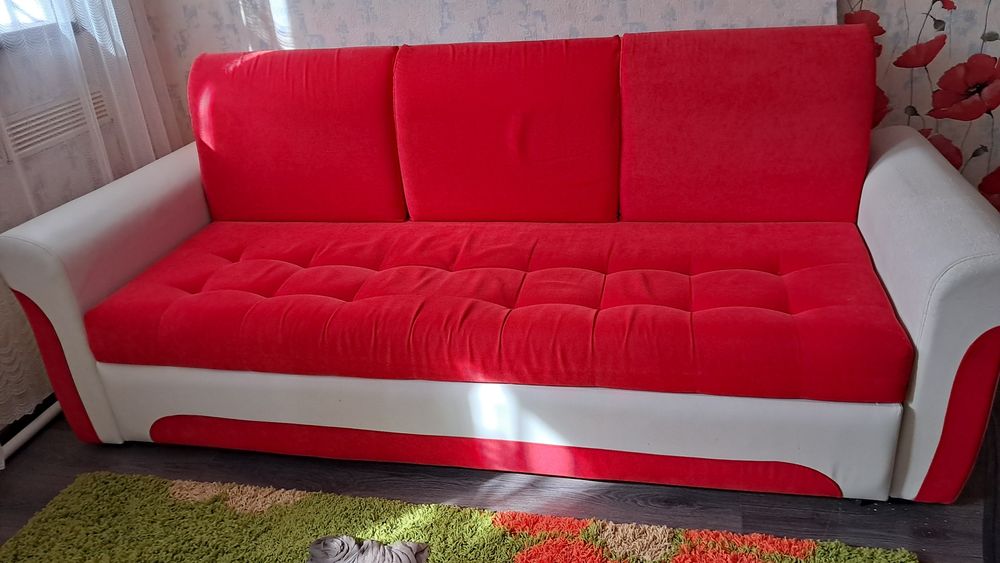 Продам новый диван со шкафчики внизу