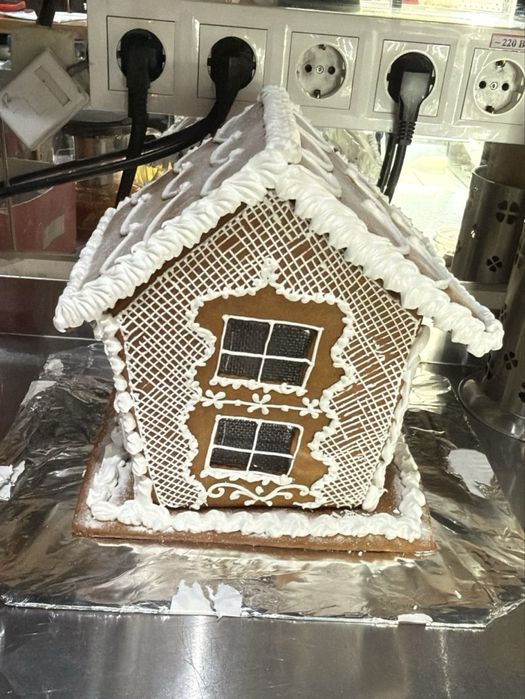 Пряничный домик для декора