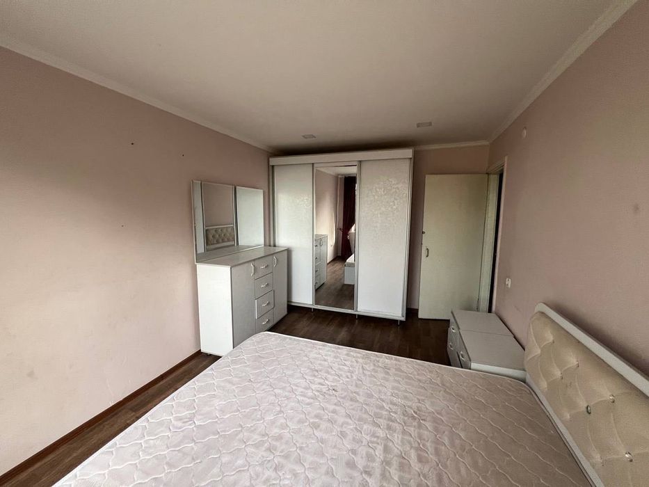 Сдается 3x комнатная квартира
C  обстановкой в горде Алмалыке