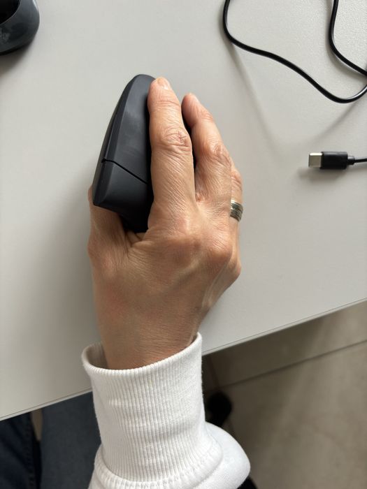 Вертикална безжична, ергономична мишка, bluetooth, презареждаема