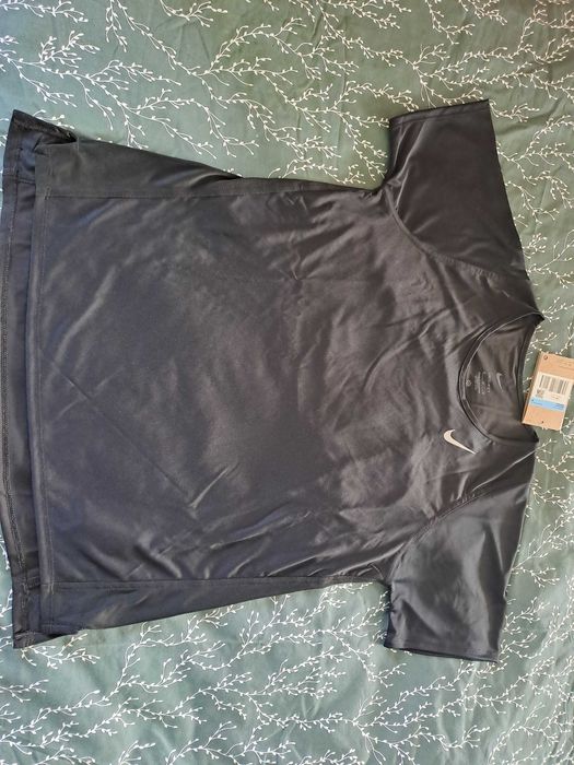 Дамска тениска Nike M размер