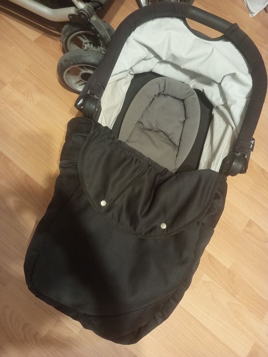 Căruț copii ... Are landou ,scoica de mașina , umbrela de soare geanta și câteva accesorii pentru iarna
