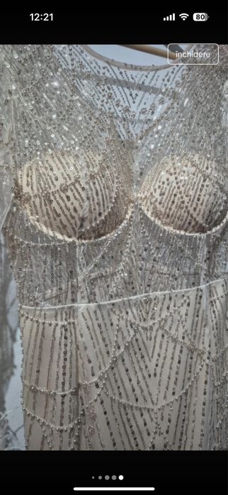 Rochie facuta pe coamanda