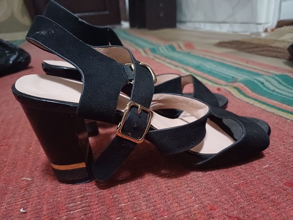 Летняя обувь разная