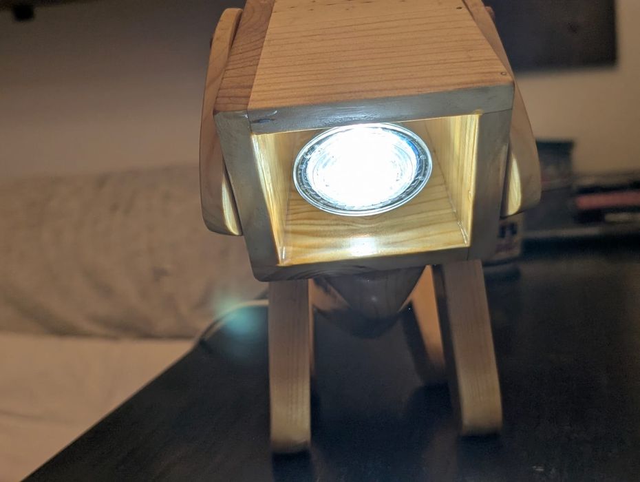 Veioză cățel din lemn