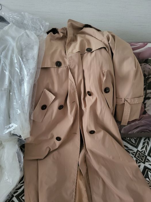 Продам бежевый плащ