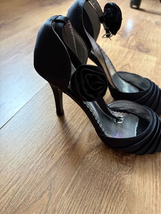 Дамски сандали черен сатен