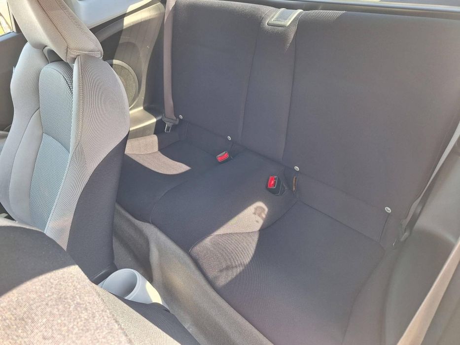Продава се Honda CR-Z 1.5 Hybrid, 2010 г., в красив цвят бяла перла, с ръчна 6-степенна скоростна кутия