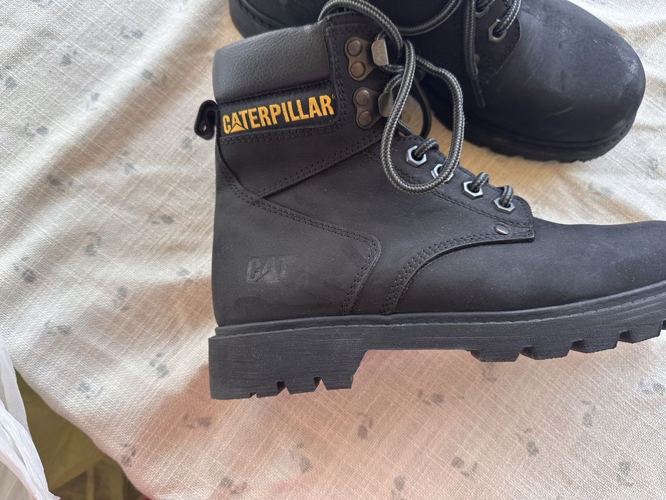 Зимни обувки CAT 37 номер