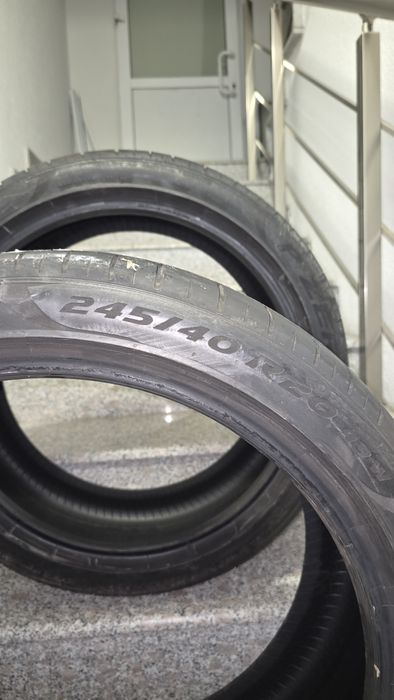 2 бр летни гуми 245/40 R20