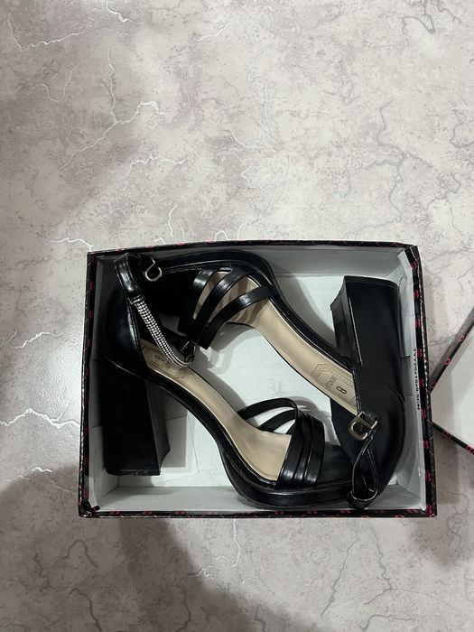 Продается туфли женские